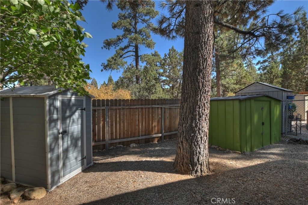 Image 28 of property listing at 571 Pine Lane, Sugarloaf, CA 92386