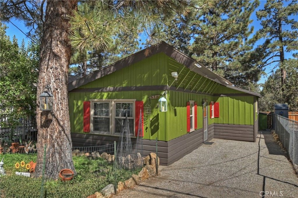 Image 30 of property listing at 571 Pine Lane, Sugarloaf, CA 92386