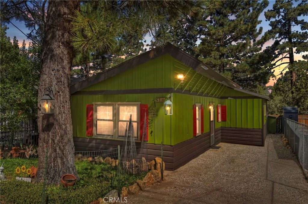 Image 31 of property listing at 571 Pine Lane, Sugarloaf, CA 92386