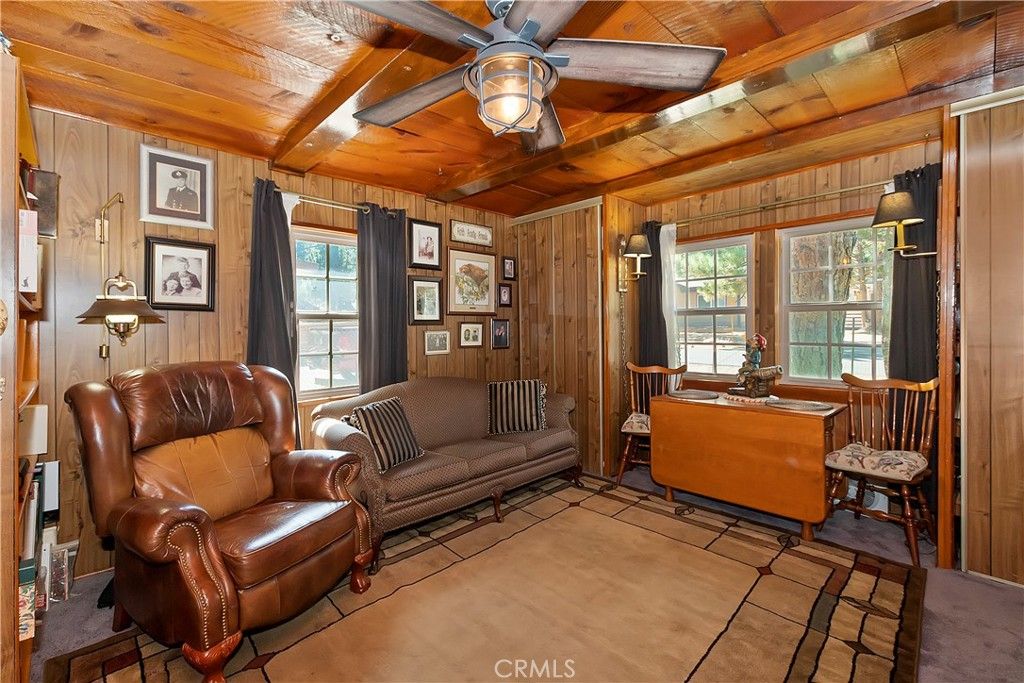 Image 7 of property listing at 571 Pine Lane, Sugarloaf, CA 92386