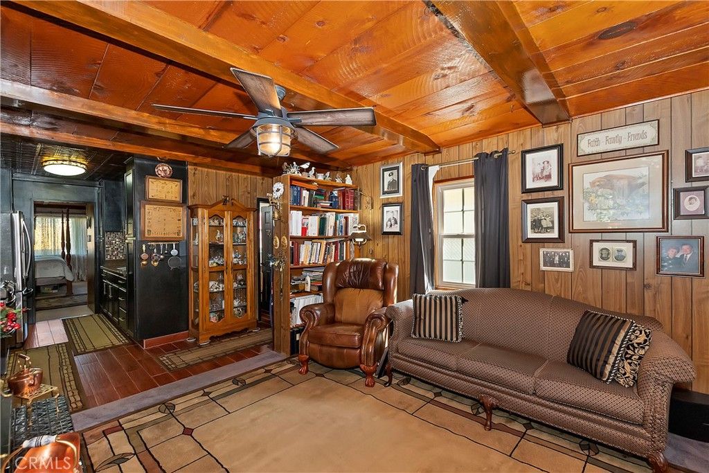 Image 8 of property listing at 571 Pine Lane, Sugarloaf, CA 92386