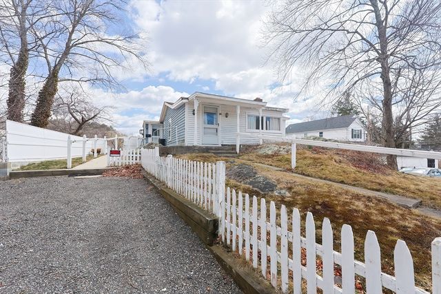 50 Uxbridge Road, Mendon, MA 01756