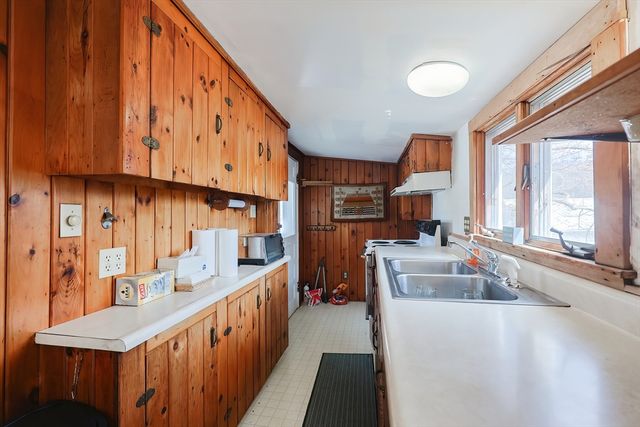 50 Uxbridge Road, Mendon, MA 01756