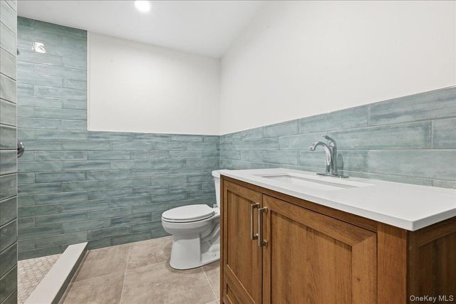 43 Highland Avenue, Port Washington, NY 11050