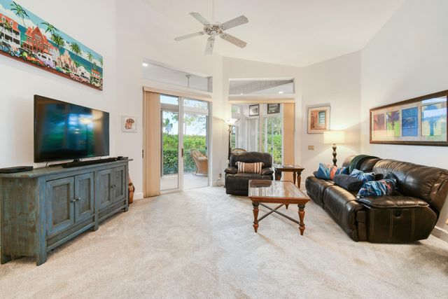 2201 NW Seagrass Drive, Palm City, FL 34990