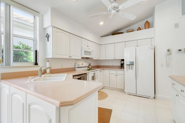 2201 NW Seagrass Drive, Palm City, FL 34990