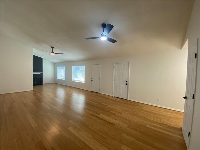 220 Hartford Drive, Conroe, TX 77303