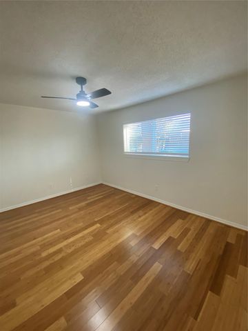 220 Hartford Drive, Conroe, TX 77303