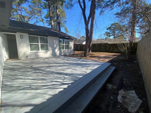 220 Hartford Drive, Conroe, TX 77303