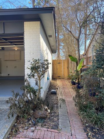 220 Hartford Drive, Conroe, TX 77303