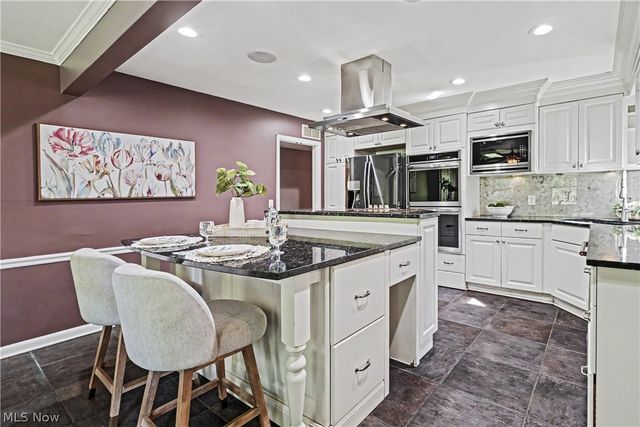1 Deerfield Drive, Chagrin Falls, OH 44022