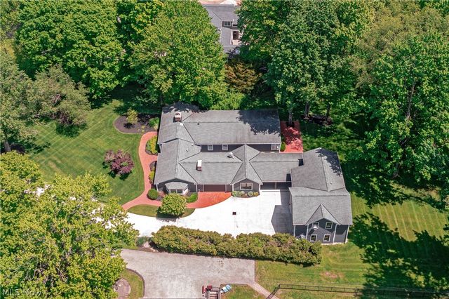1 Deerfield Drive, Chagrin Falls, OH 44022
