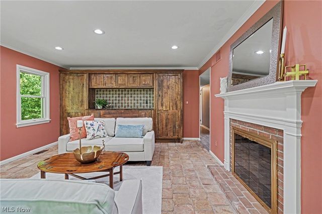 1 Deerfield Drive, Chagrin Falls, OH 44022
