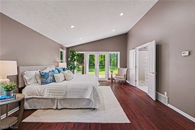 1 Deerfield Drive, Chagrin Falls, OH 44022