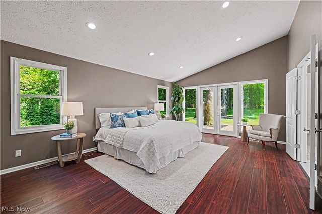 1 Deerfield Drive, Chagrin Falls, OH 44022