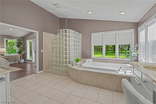1 Deerfield Drive, Chagrin Falls, OH 44022