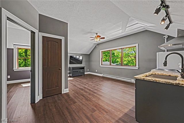 1 Deerfield Drive, Chagrin Falls, OH 44022