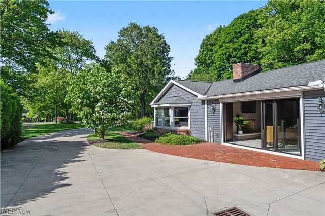 1 Deerfield Drive, Chagrin Falls, OH 44022