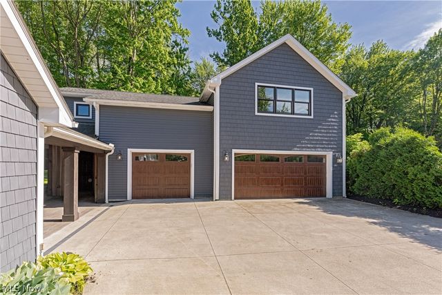 1 Deerfield Drive, Chagrin Falls, OH 44022