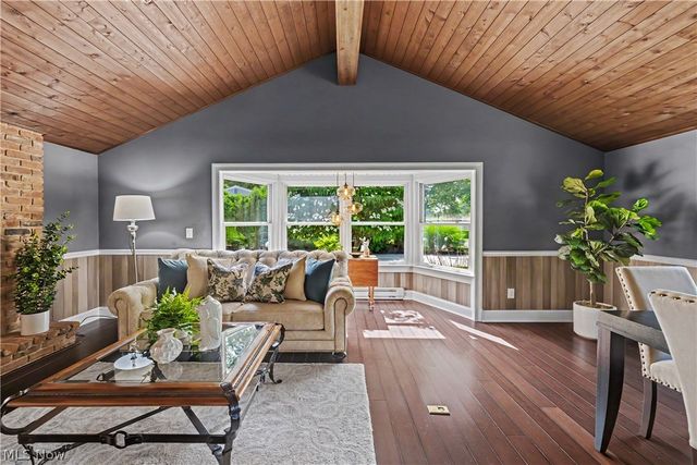 1 Deerfield Drive, Chagrin Falls, OH 44022