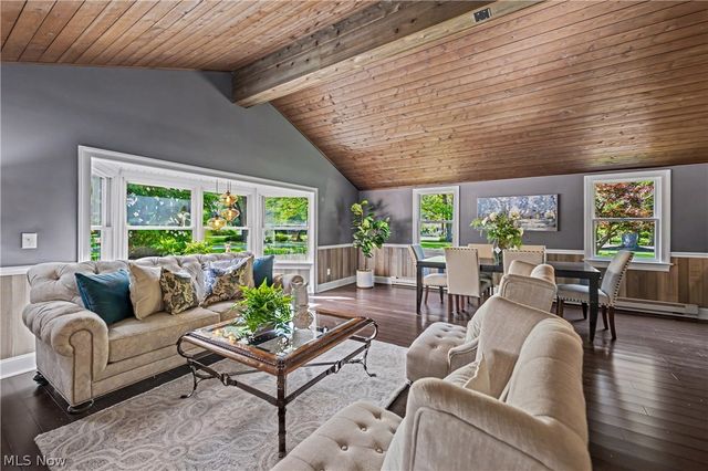 1 Deerfield Drive, Chagrin Falls, OH 44022
