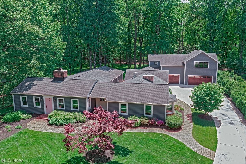 1 Deerfield Drive, Chagrin Falls, OH 44022