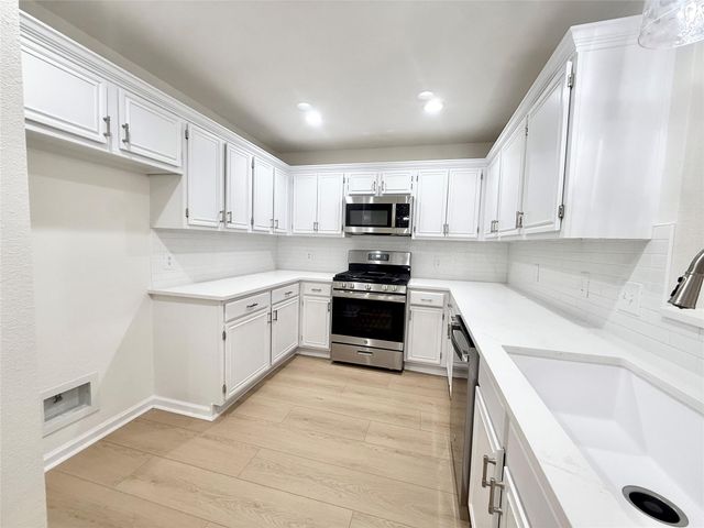 236 Almond Drive, Lake Jackson, TX 77566