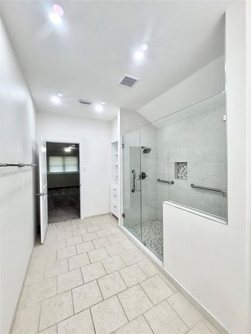 236 Almond Drive, Lake Jackson, TX 77566