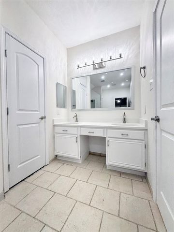236 Almond Drive, Lake Jackson, TX 77566