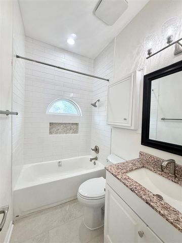 236 Almond Drive, Lake Jackson, TX 77566