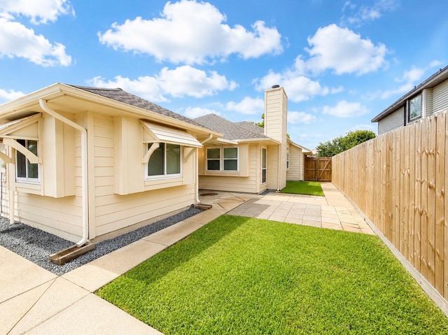 236 Almond Drive, Lake Jackson, TX 77566