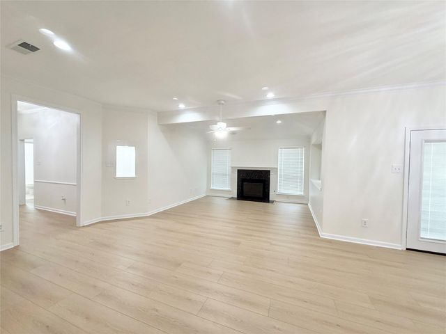 236 Almond Drive, Lake Jackson, TX 77566