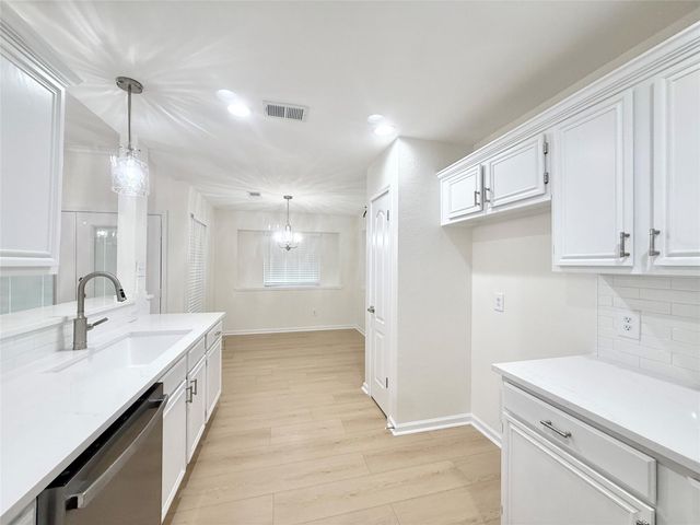 236 Almond Drive, Lake Jackson, TX 77566