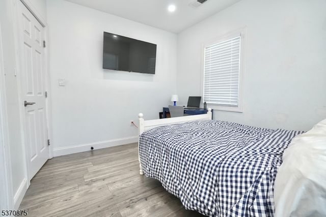 26 Oneil St, Bergenfield Boro, NJ 07621