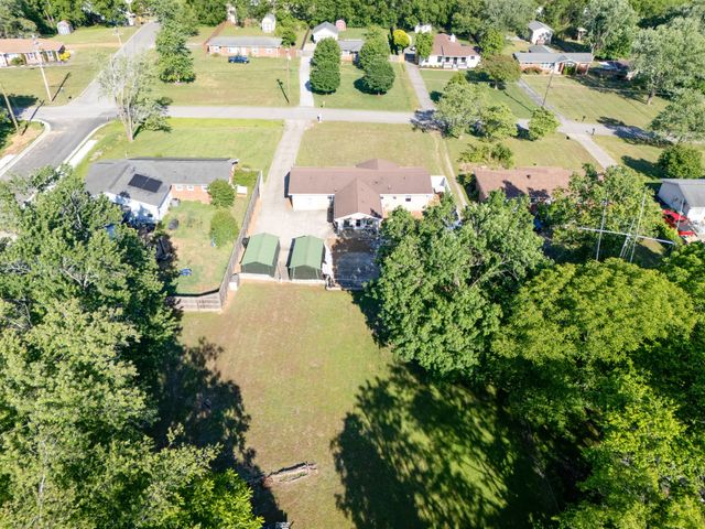 235 Sterling Rd, Hendersonville, TN 37075