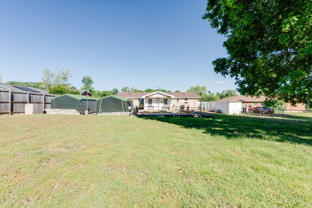 235 Sterling Rd, Hendersonville, TN 37075