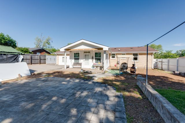 235 Sterling Rd, Hendersonville, TN 37075