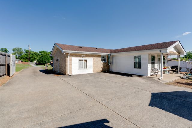 235 Sterling Rd, Hendersonville, TN 37075