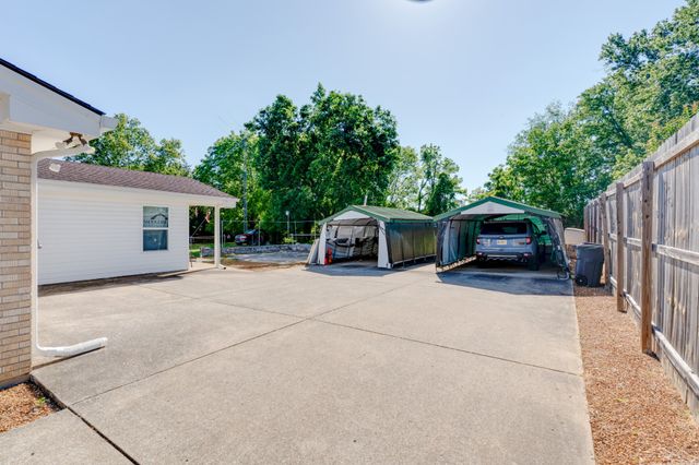 235 Sterling Rd, Hendersonville, TN 37075
