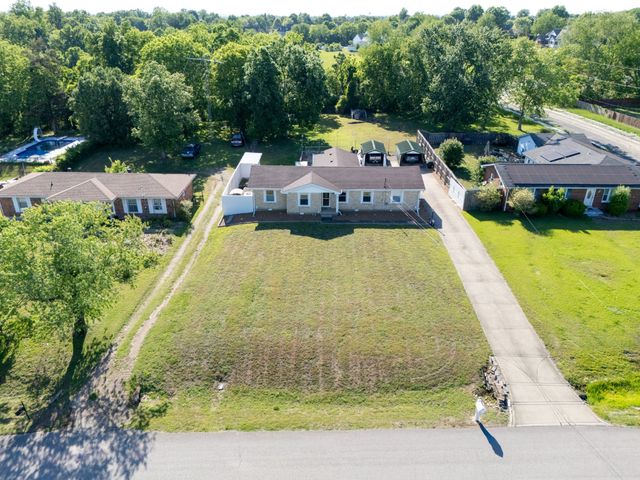 235 Sterling Rd, Hendersonville, TN 37075