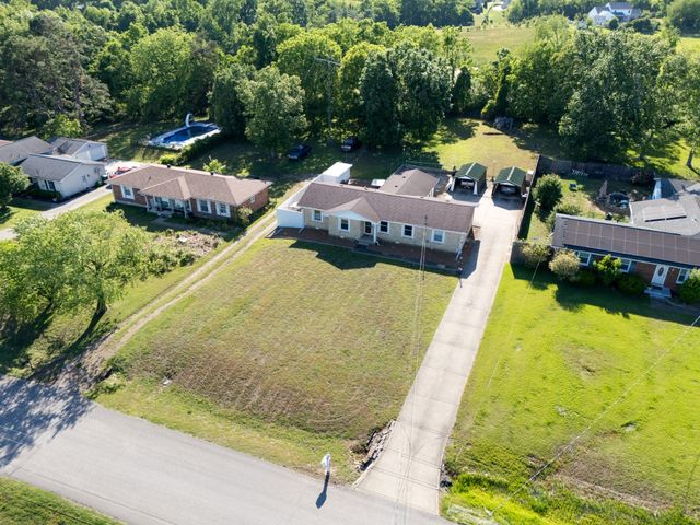 235 Sterling Rd, Hendersonville, TN 37075