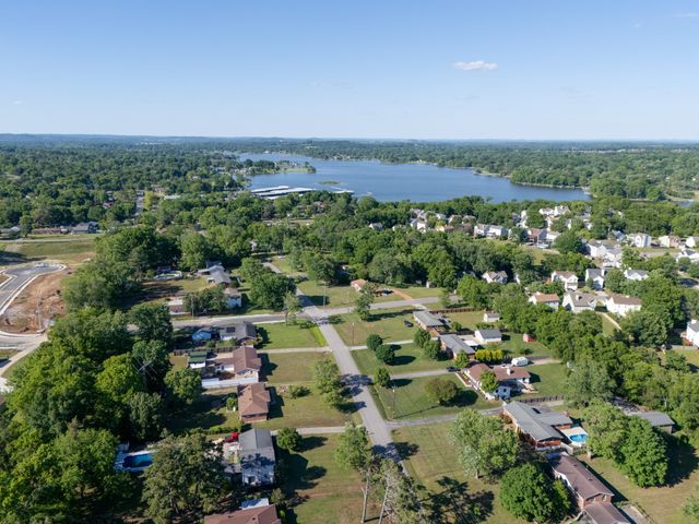 235 Sterling Rd, Hendersonville, TN 37075