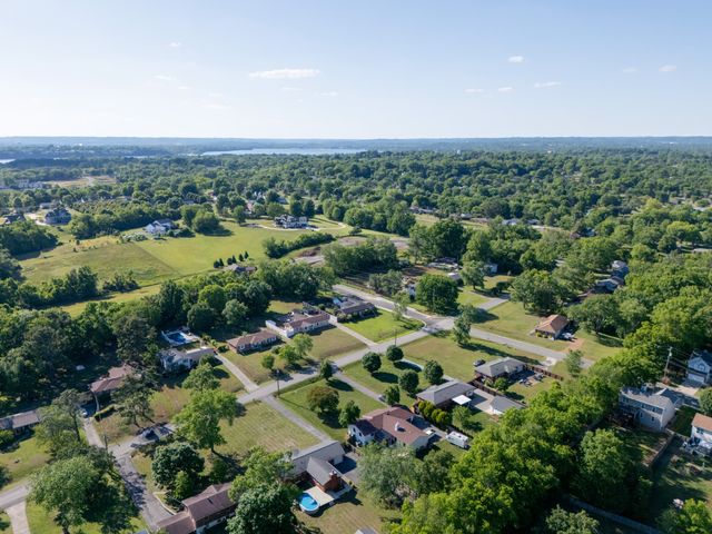 235 Sterling Rd, Hendersonville, TN 37075