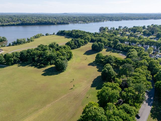 235 Sterling Rd, Hendersonville, TN 37075