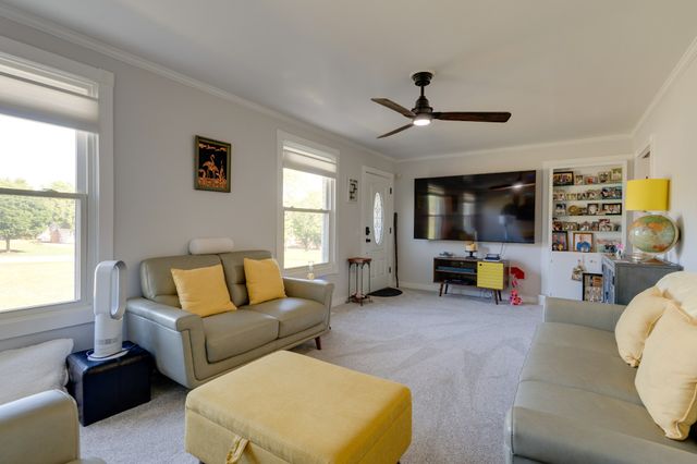 235 Sterling Rd, Hendersonville, TN 37075