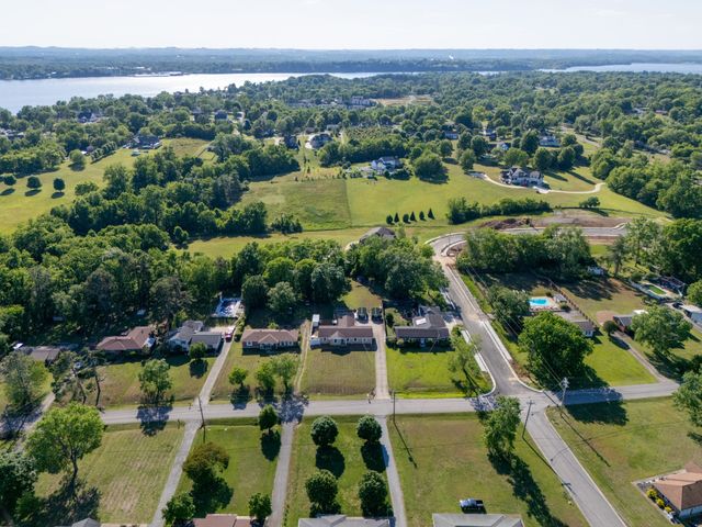 235 Sterling Rd, Hendersonville, TN 37075
