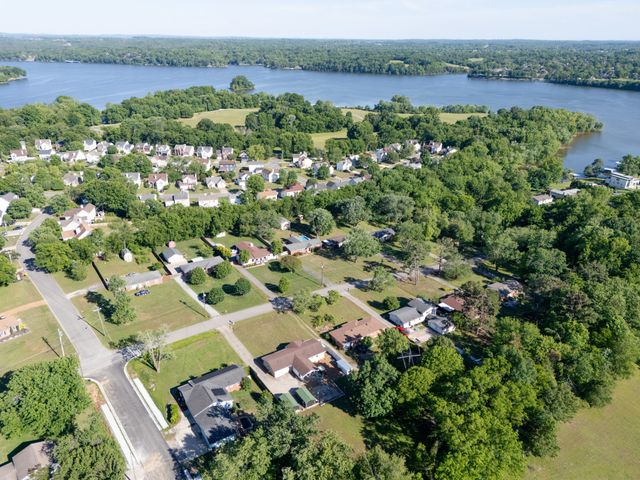 235 Sterling Rd, Hendersonville, TN 37075