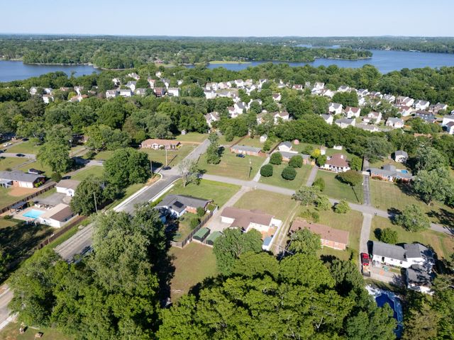 235 Sterling Rd, Hendersonville, TN 37075