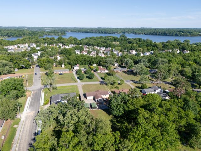 235 Sterling Rd, Hendersonville, TN 37075