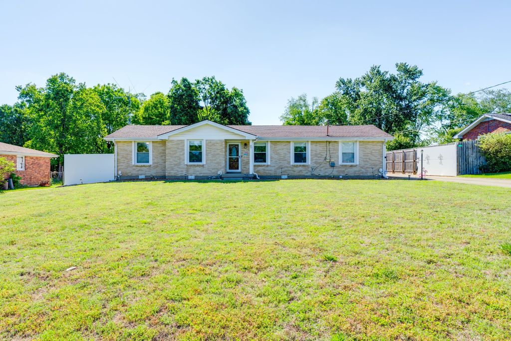 235 Sterling Rd, Hendersonville, TN 37075